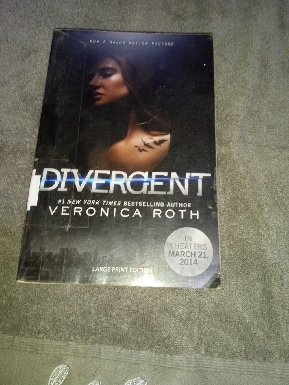 Divergent by - Black Edition